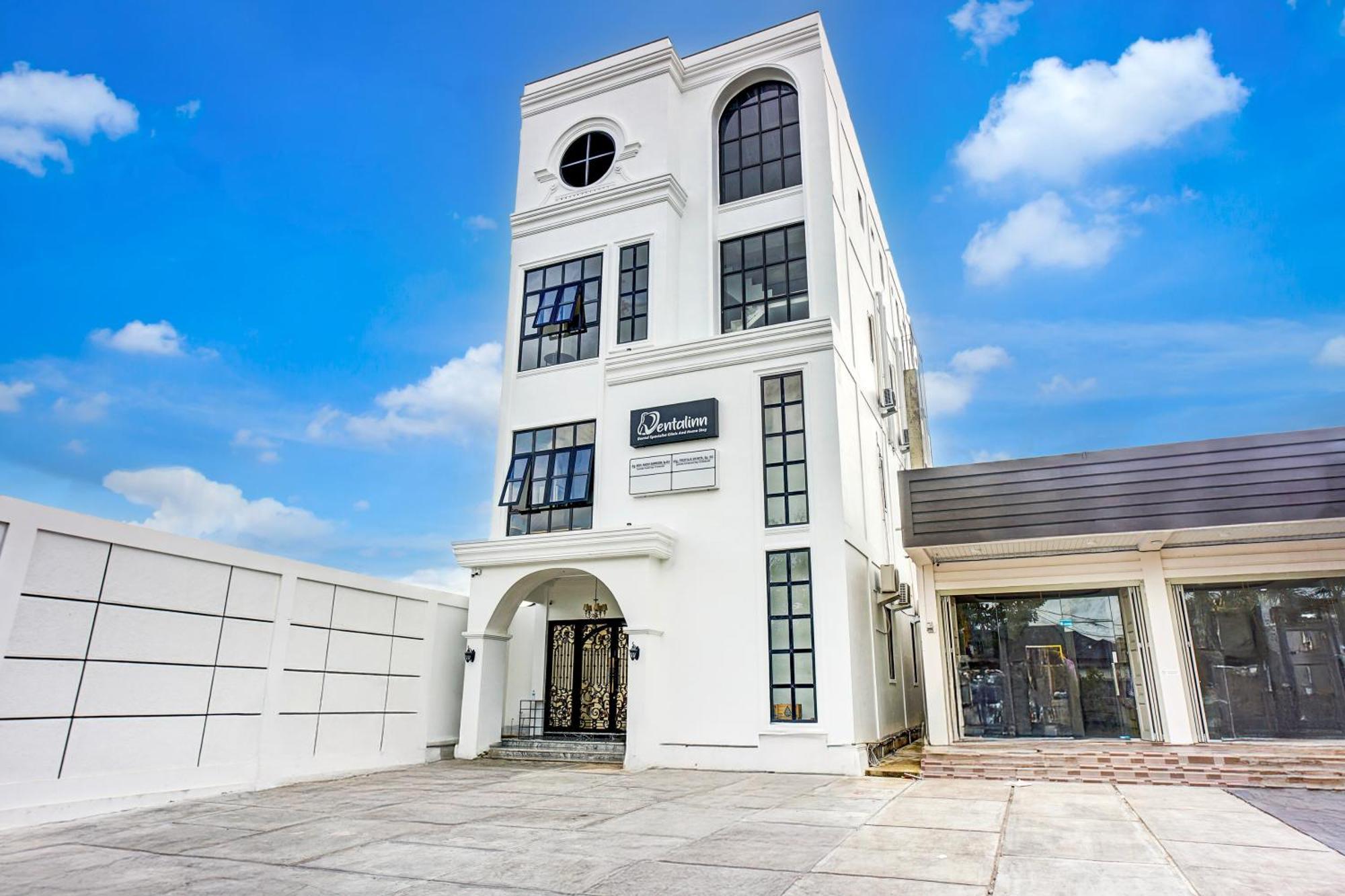 Capital O 94254 Dental Inn Banda Aceh Ngoại thất bức ảnh