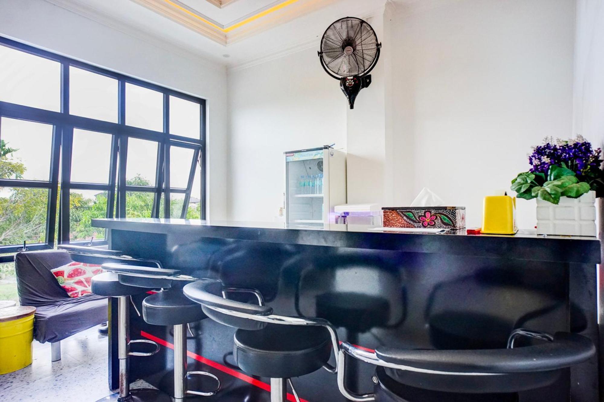 Capital O 94254 Dental Inn Banda Aceh Ngoại thất bức ảnh
