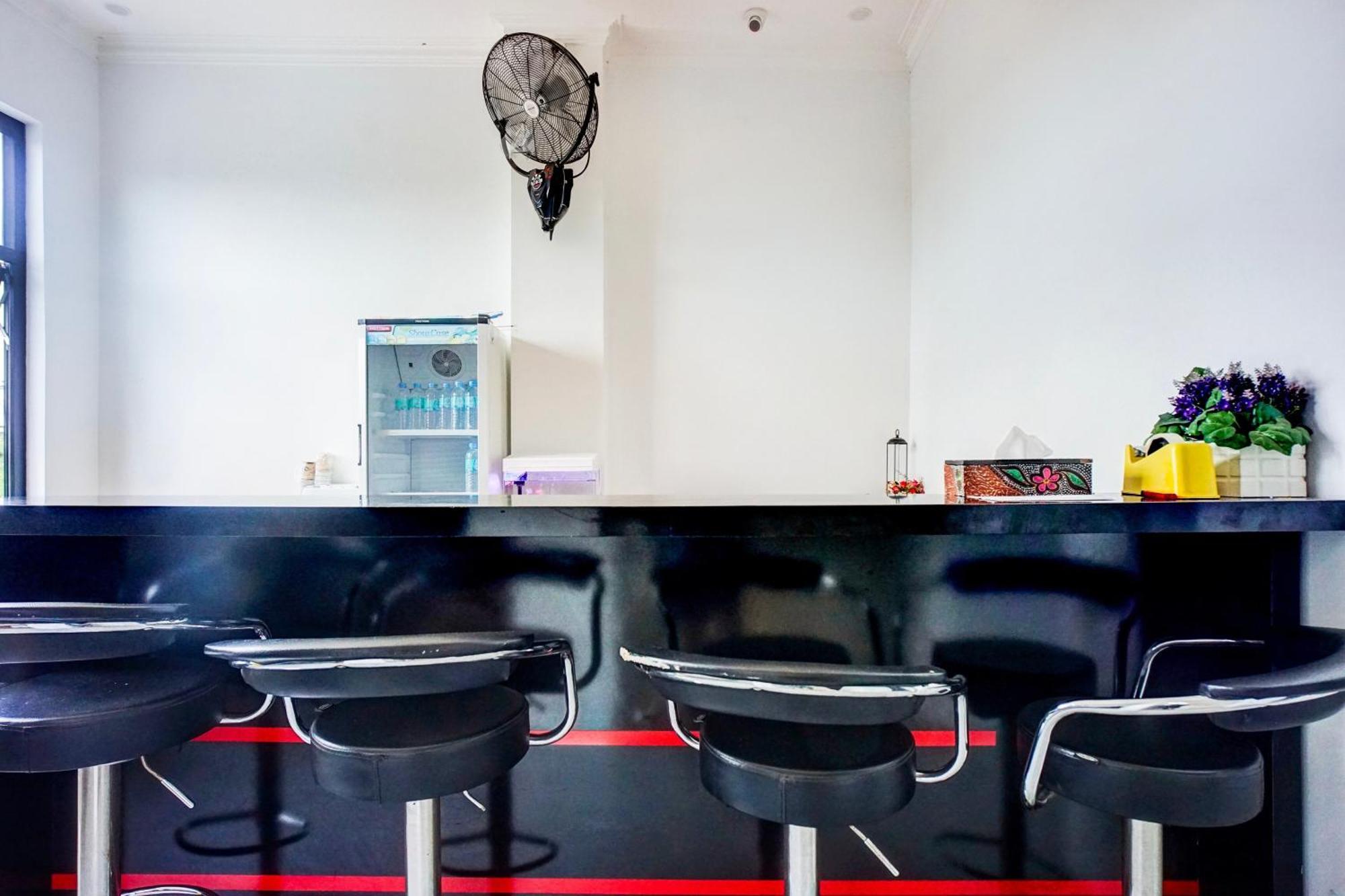 Capital O 94254 Dental Inn Banda Aceh Ngoại thất bức ảnh